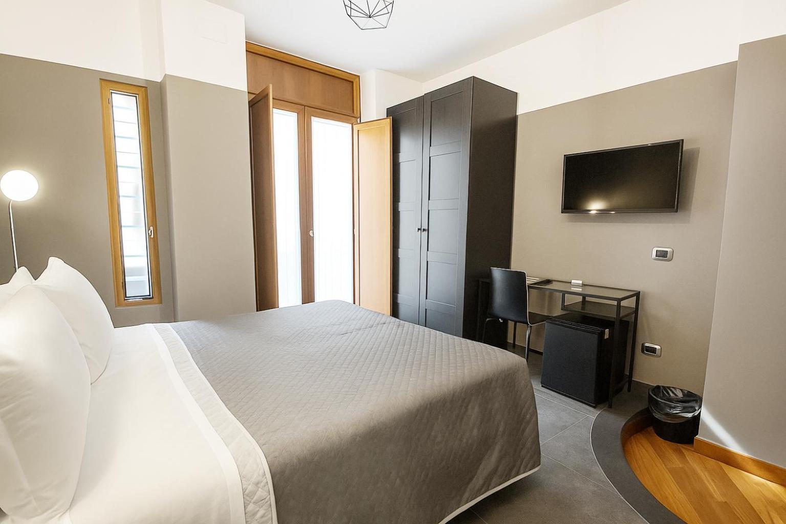 Piazza Carita 4* Naples